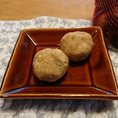 先日、栗きんとんを買いに 中津川と恵那に行って、また、食べたくなったので、
子供達と一緒に、暇に任して作ってみましたが、とで簡単に出来ました♪